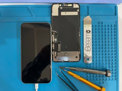 今回はiPhone13の液晶表示不良修理です!