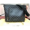 人気のグラフィットのショルダーバッグ高価買取☆　【LOUIS　VUITTON　ルイ・ヴィトン　N41211　ミックPM　ダミエ・グラフィット　メンズ　ショルダーバッグ　中古　美品】高価買取させて頂きました。久里浜　横須賀　逗子　衣笠　葉山　三浦　三崎口　三浦海岸　浦賀　久比里　佐原　粟田　武　林　野比　ハイランド　大津　津久井浜　長沢　舟倉　横須賀市　三浦市　たくさんの方々に利用して頂いている高価買取店です☆