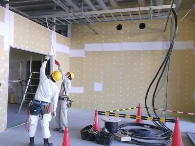工場新築における電気工事