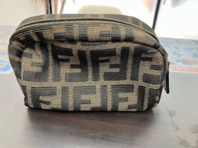 フェンディ ズッカ ポーチ ご売却いただきました。