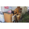 白石区東札幌にて大型家具を下に運ぶ作業　札幌市便利屋タクミ