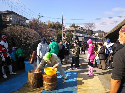 古民家の餅つき