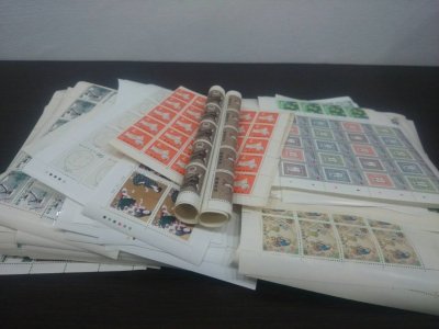 たくさんの切手をお買取りさせて頂きました。