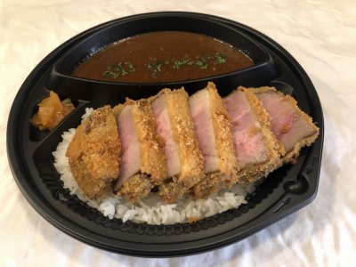 厚切り燻製カツカレー