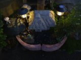 花壇にソーラー蓄電池照明始めました！