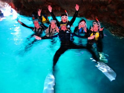 沖縄青の洞窟　シュノーケリング　