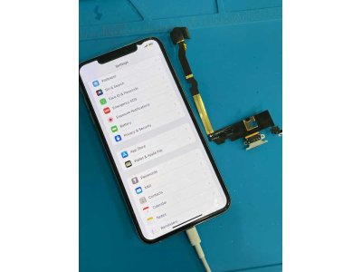 今回の修理案件はiPhone XS Maxの充電不良修理