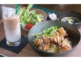 【プレオープン限定メニュー】ザンギ丼・サラダ・味噌汁セット
