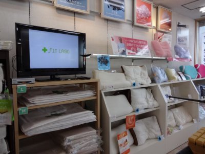 愛知県名古屋市からもアクセスＯＫ。人気のオーダーメイド枕、マニフレックスの事なら当店へ！！
