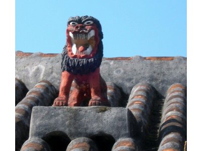 沖縄県奥武島の屋根シーサー