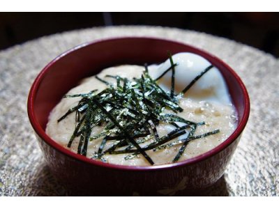 とろろ丼温玉付