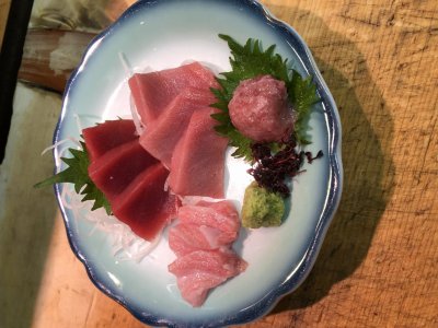 雨が降り寒いですが頑張って仕込みしてます