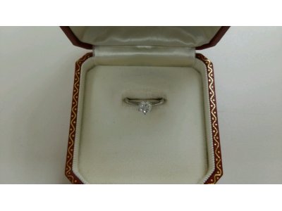 ダイヤ指輪買取しました。質岡崎質屋岡崎市貴金属ジュエリー金プラチナダイヤモンド時計ロレックスオメガブランドバックルイヴィトンシャネルエルメス携帯スマートフォン商品券株主優待券図書カードクオカードのお買取は地域No.1安心高価買取&質の大黒屋質岡崎店にお任せ下さい。