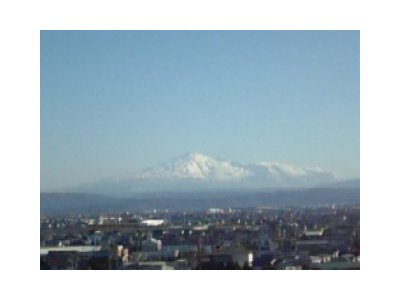 ４月６日の病院８階から見た鳥海山