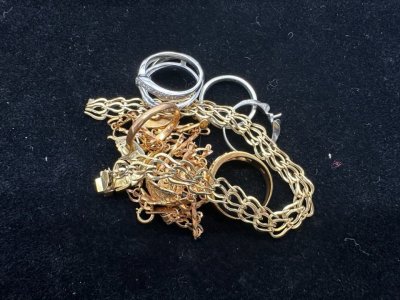貴金属でできたアクセサリーのお買取