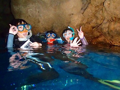 沖縄　ダイビング　青の洞窟スノーケリング