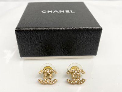 シャネルのココマーク、ラインストーン付きピアス(06A)を買取させていただきました♪