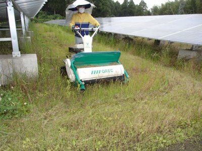 太陽光発電所の草刈作業　予約受付中です。