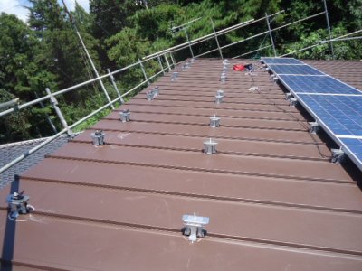 立平葺屋根の太陽光発電工事