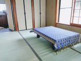 和室の部屋の畳に傷などが少し増えてきたため、上敷きを導入しました！