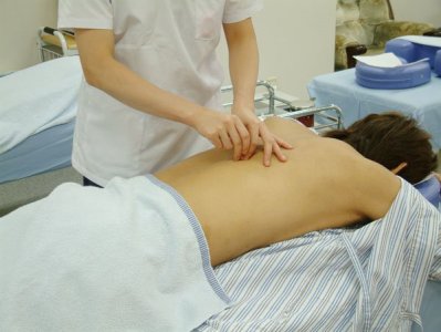 急性腰痛 ギックリ腰へは鍼治療がオススメです。