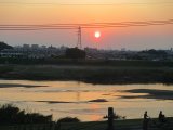 今日の柏原市の大和川から見える夕陽です。
