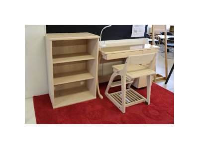 ヒノキの机と本棚の組み合わせ例
