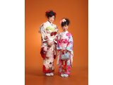 七歳女の子の七五三。姉さんは1/2成人式。着物とドレスで山形県米沢市の写真館で撮影