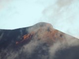 日の光が当たり始めた宝永山