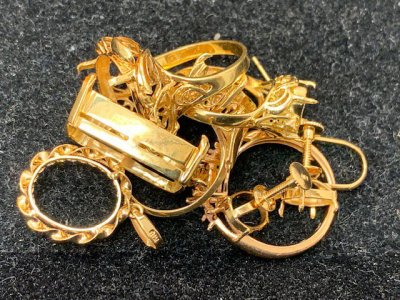 金価格 前日比+103円 上がりました! 遺品整理 生前整理 金歯、純金眼鏡、金貨、小判 買取は当店です