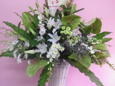 沖縄　花屋　お誕生日のスタンド花